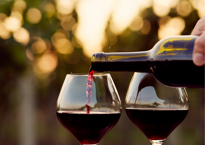 Waarom worden sommige rode wijnen gekoeld gedronken?